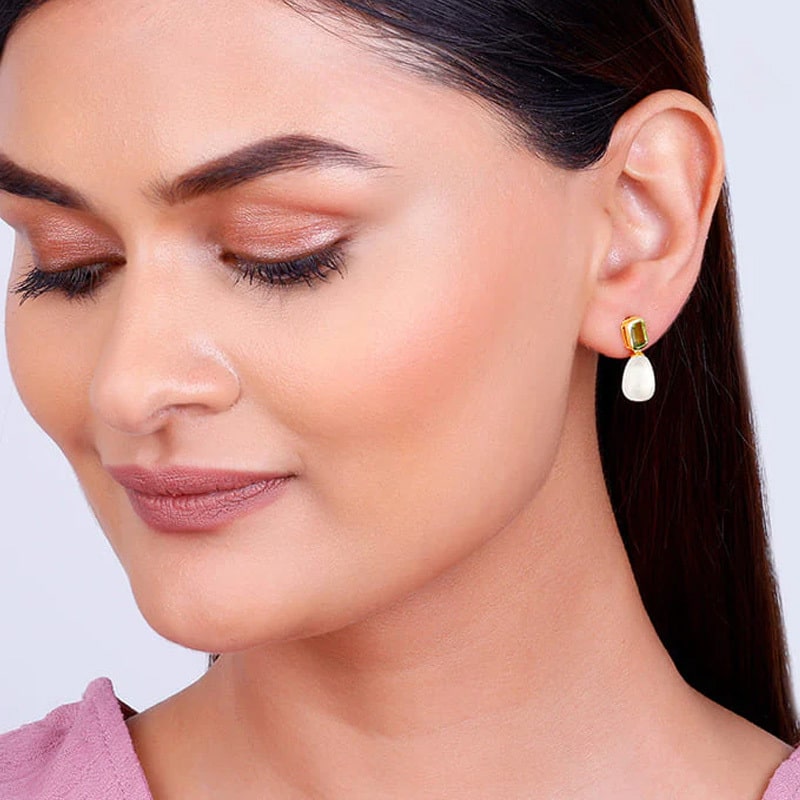 Dazzling Earrings to Wear on Your First Date