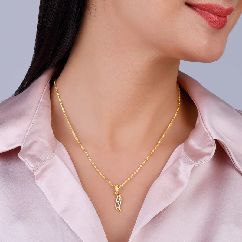 Top 5 Gold Jewellery Gifts Under 15k to Win Your Mom's Heart