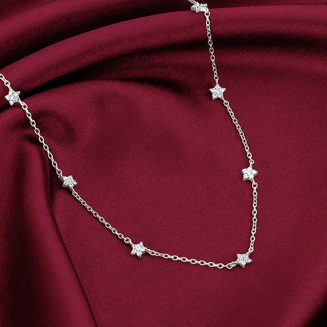 Choosing The Best Silver Necklace Set For Gifting