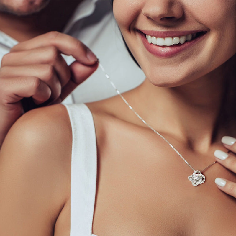 5 Unique Necklace Designs for a Memorable Valentine's Gift