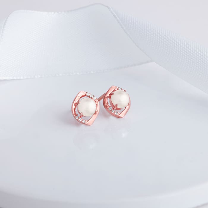 Rose Gold Pearl-fect Earrings