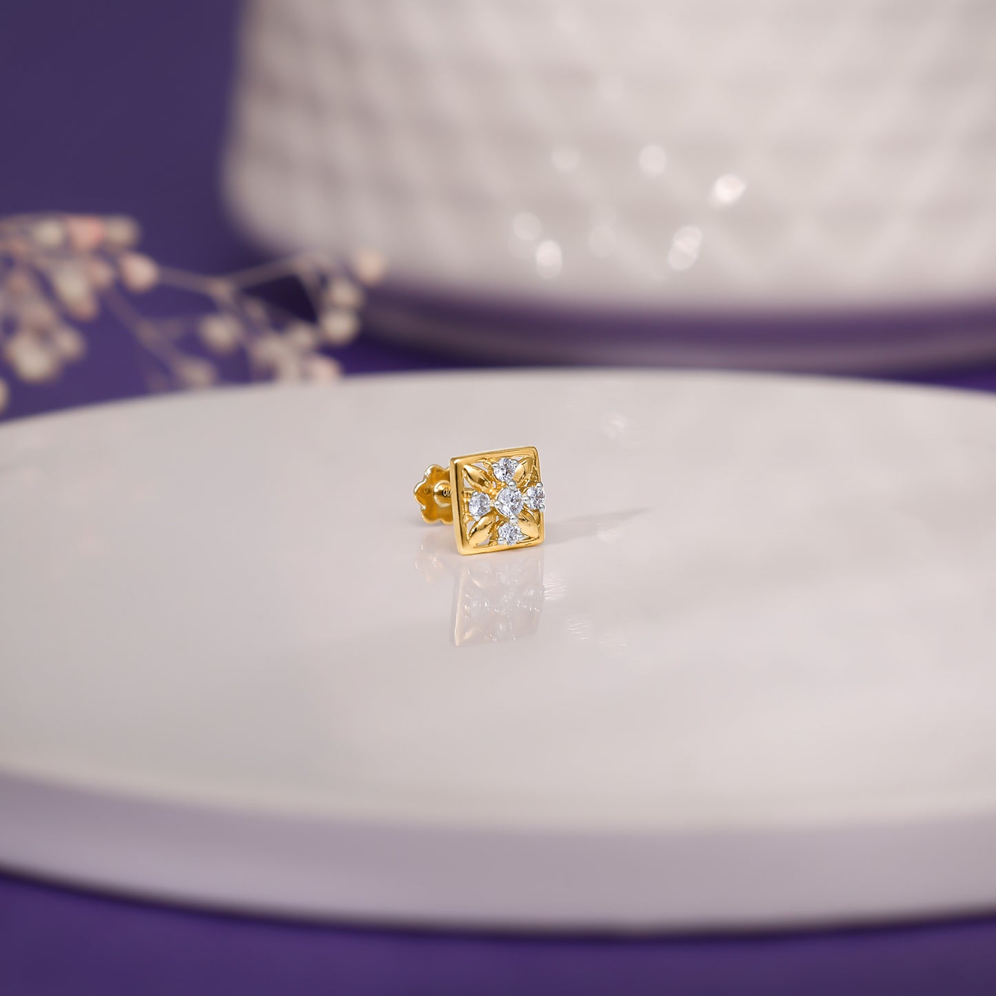 Gold Gorgeous Square Diamond Nose Pin