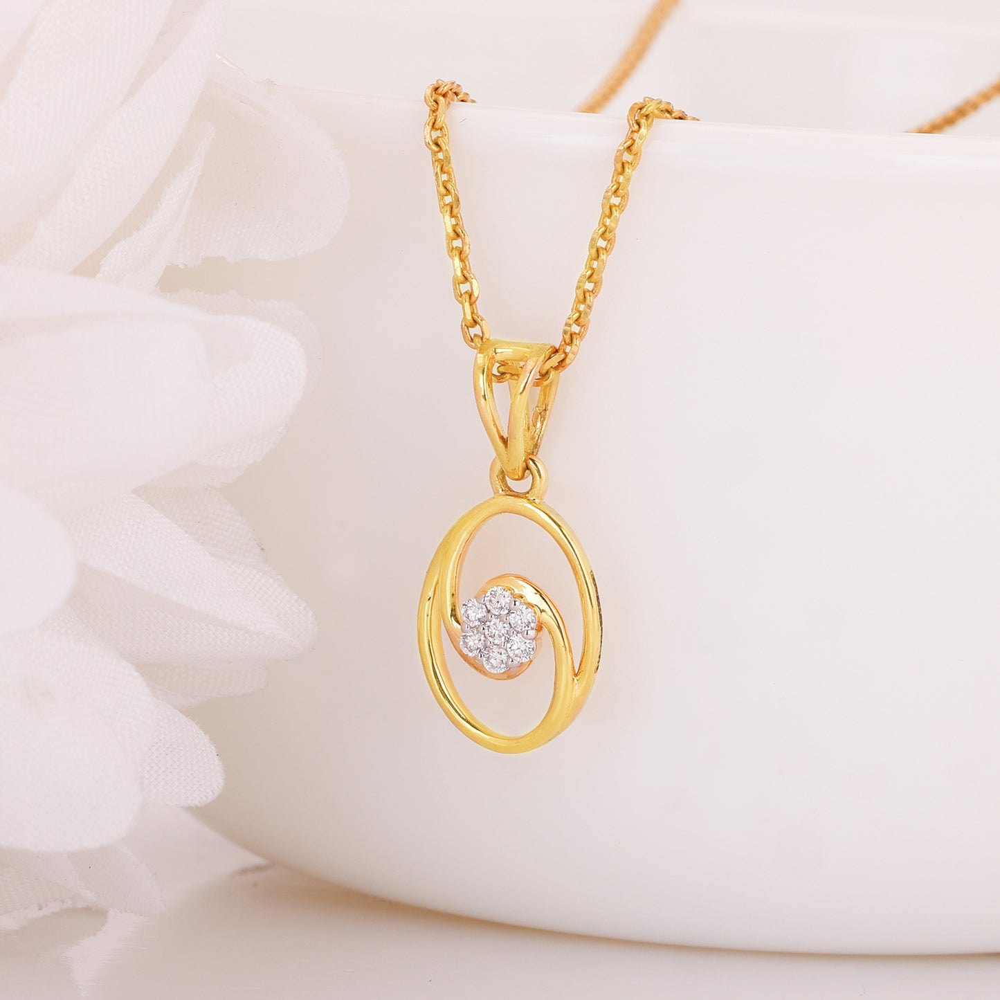 Gold Interlaced Elegance Diamond Pendant