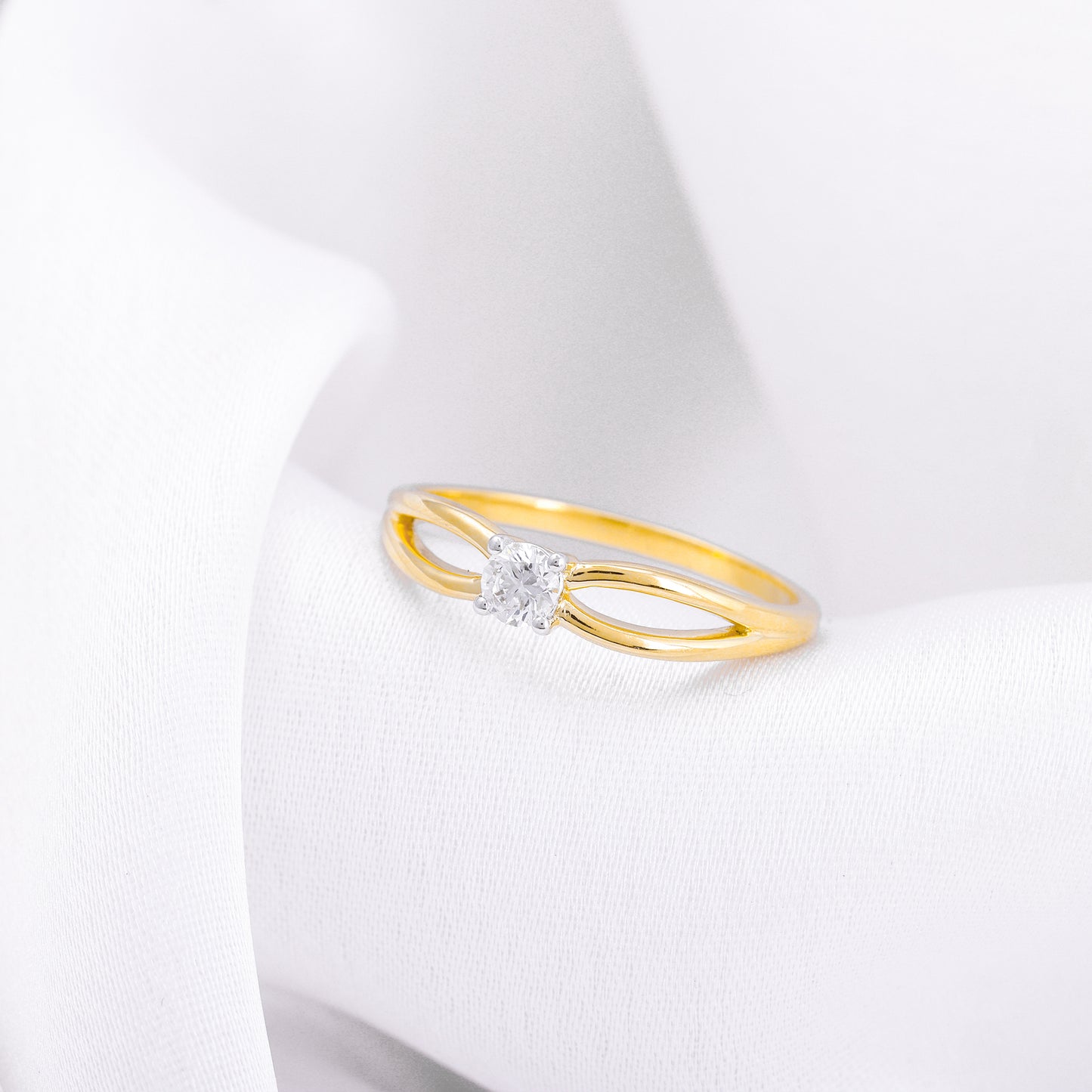 Gold Charming Magic Solitaire Diamond Ring