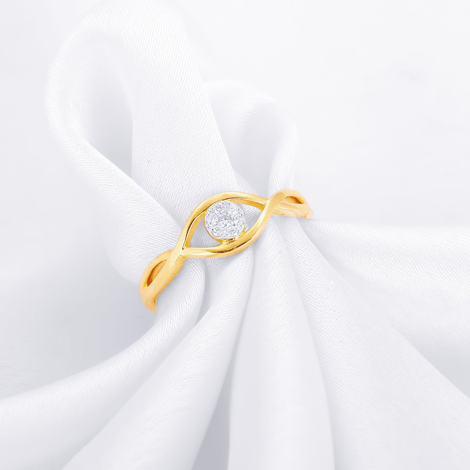 Gold Embraced Lab Grown Diamond Ring