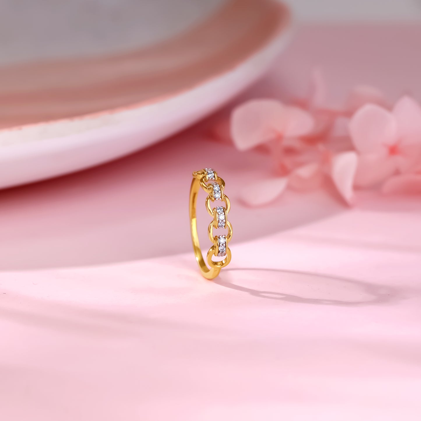 Gold Interlocked Diamond Ring