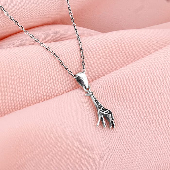 Giraffe pendant discount