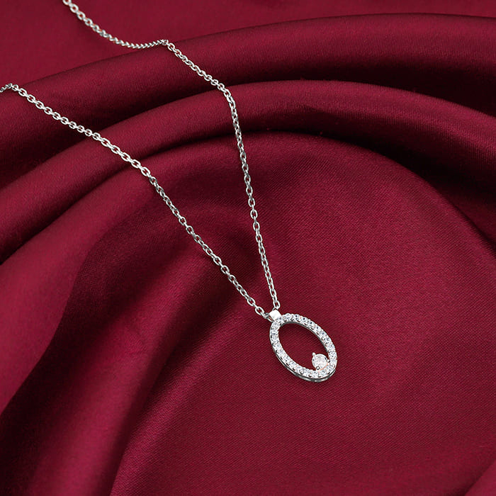 Silver Arena Pendant With Link Chain