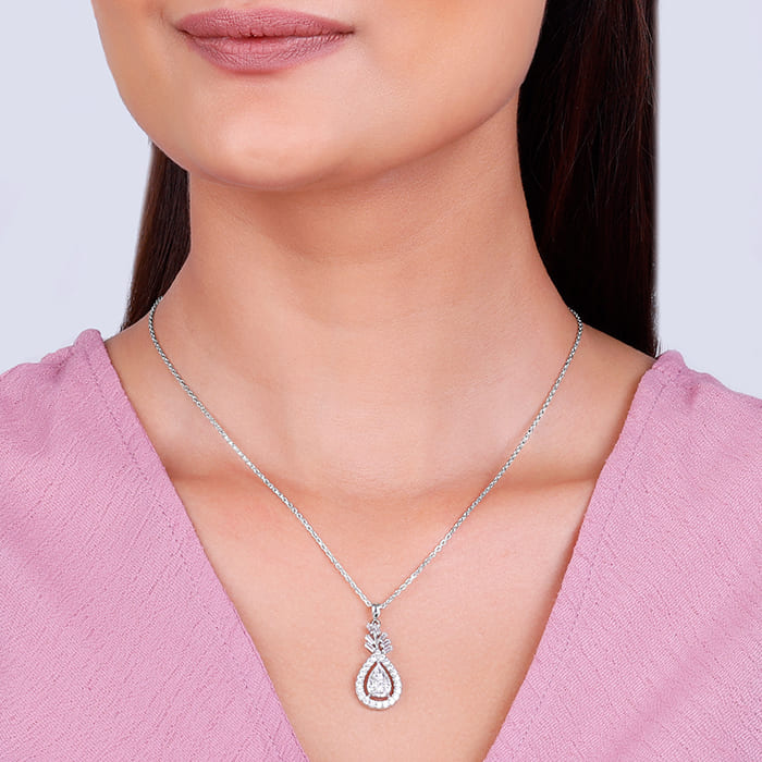 Silver Stark Beauty Pendant With Link Chain