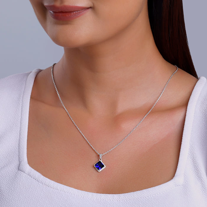 Silver Adorable Blue Pendant With Link Chain