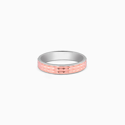 Men's dual-tone silver and rose gold band with edgy pattern, reflecting casual charm.

