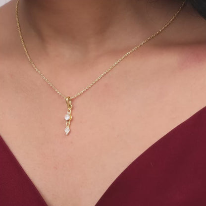 Golden Sparkling Arrowhead Pendant With Link Chain