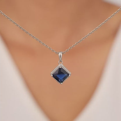 Silver Adorable Blue Pendant With Link Chain