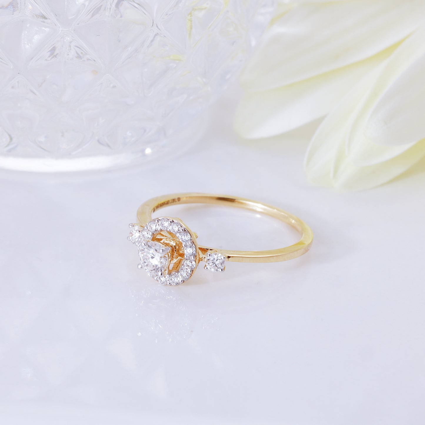 Gold Shine Bright Diamond Ring