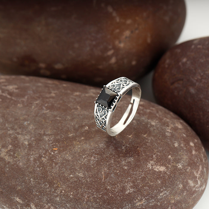 Amazon.com: JunXin® Black Gold Round Cut Three-stone Ruby Diamond Ring  Cubic Zirconia Size6/7/8/9/10(5) : Clothing, Shoes & Jewelry